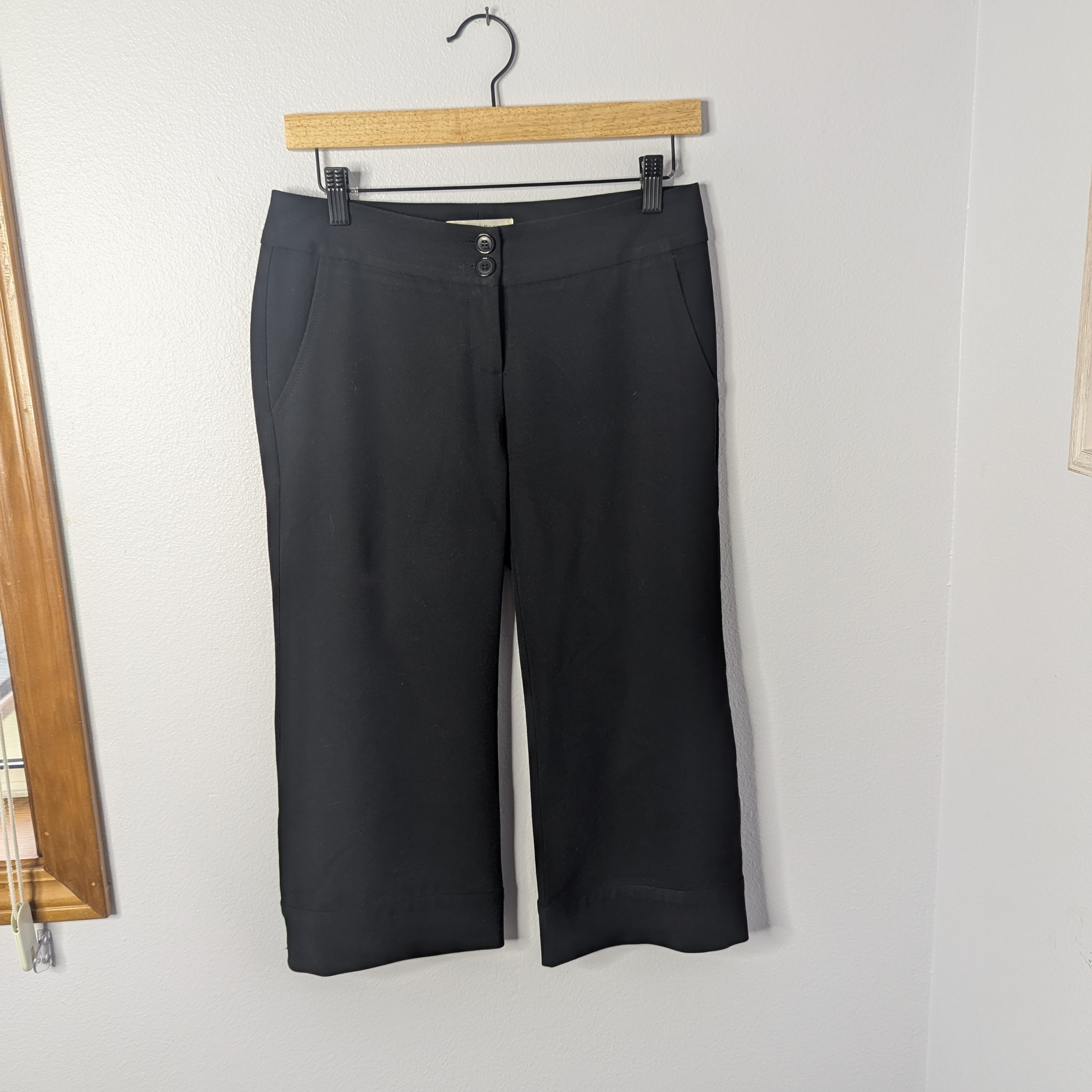 White House Black Market Black Button-Hem Capri Pants Size 0